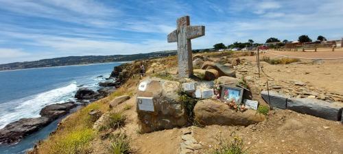 Memorial next to surf spot