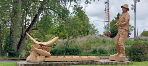 Statue by Rio Toltén
