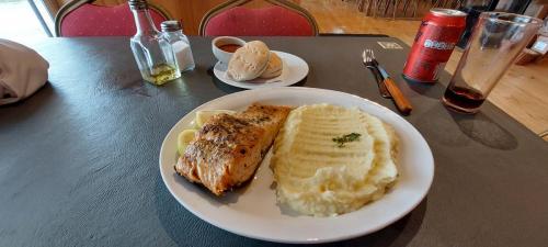 Salmon filet with mashed potatoes